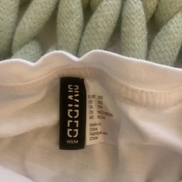 Divided H&M cropped tee - Picture 3 of 3
